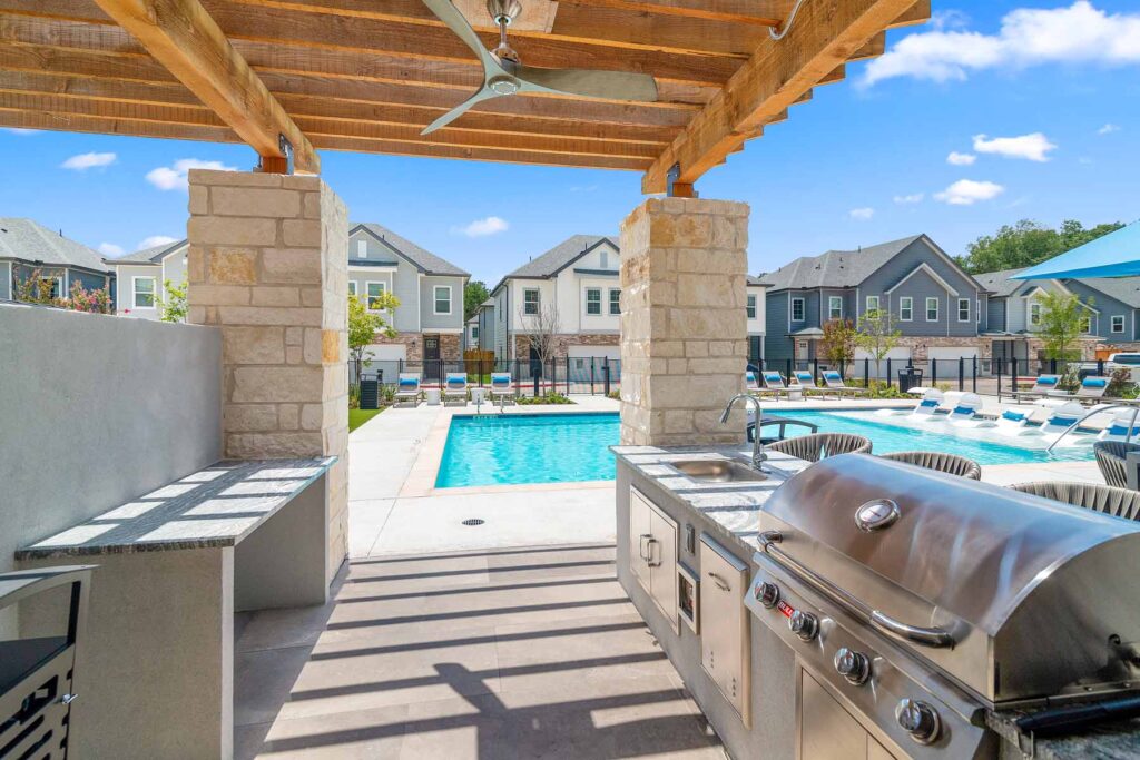 pool kitchen - Villas at Birnham Woods